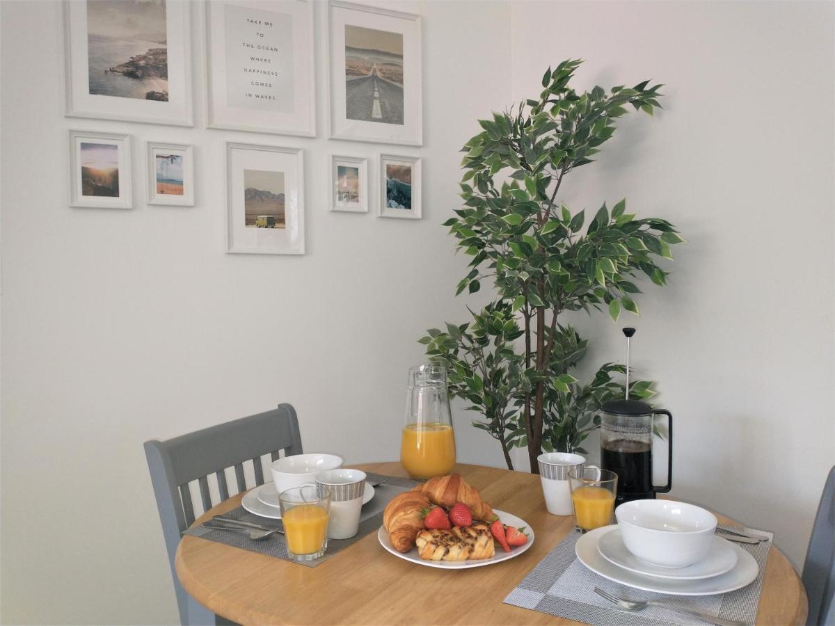 Chipad Mono - Quality City Centre Apartment, With Free Parking Space 奇切斯特 外观 照片