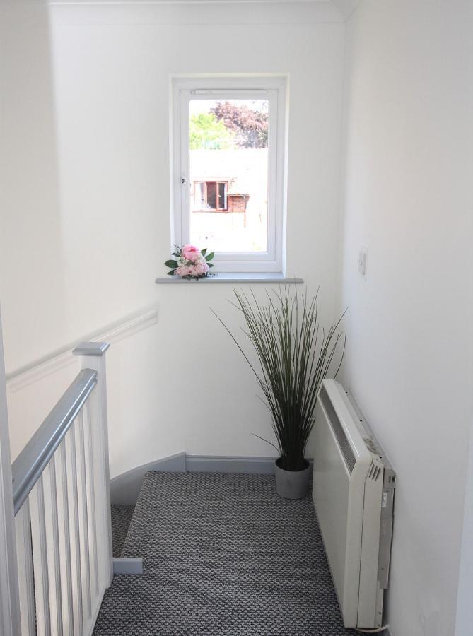 Chipad Mono - Quality City Centre Apartment, With Free Parking Space 奇切斯特 外观 照片