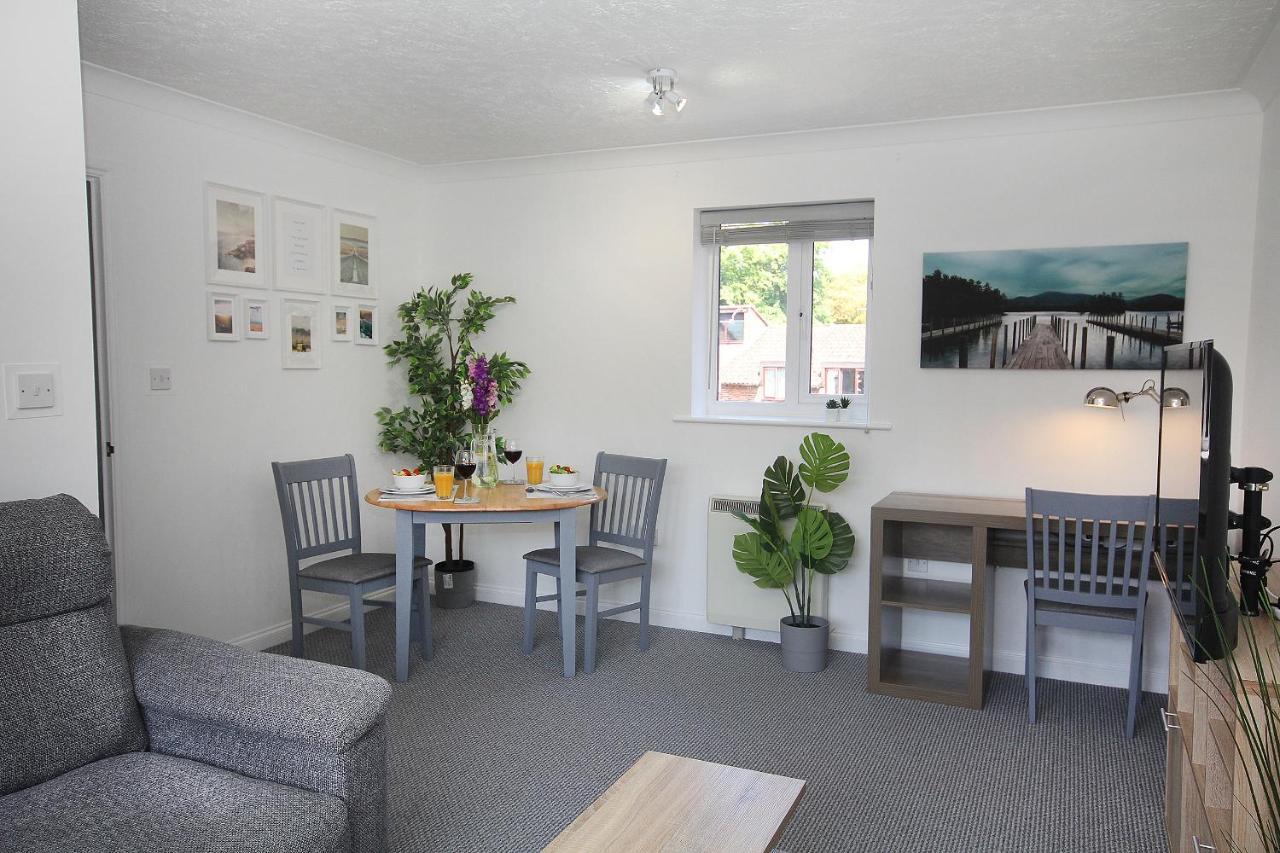 Chipad Mono - Quality City Centre Apartment, With Free Parking Space 奇切斯特 外观 照片